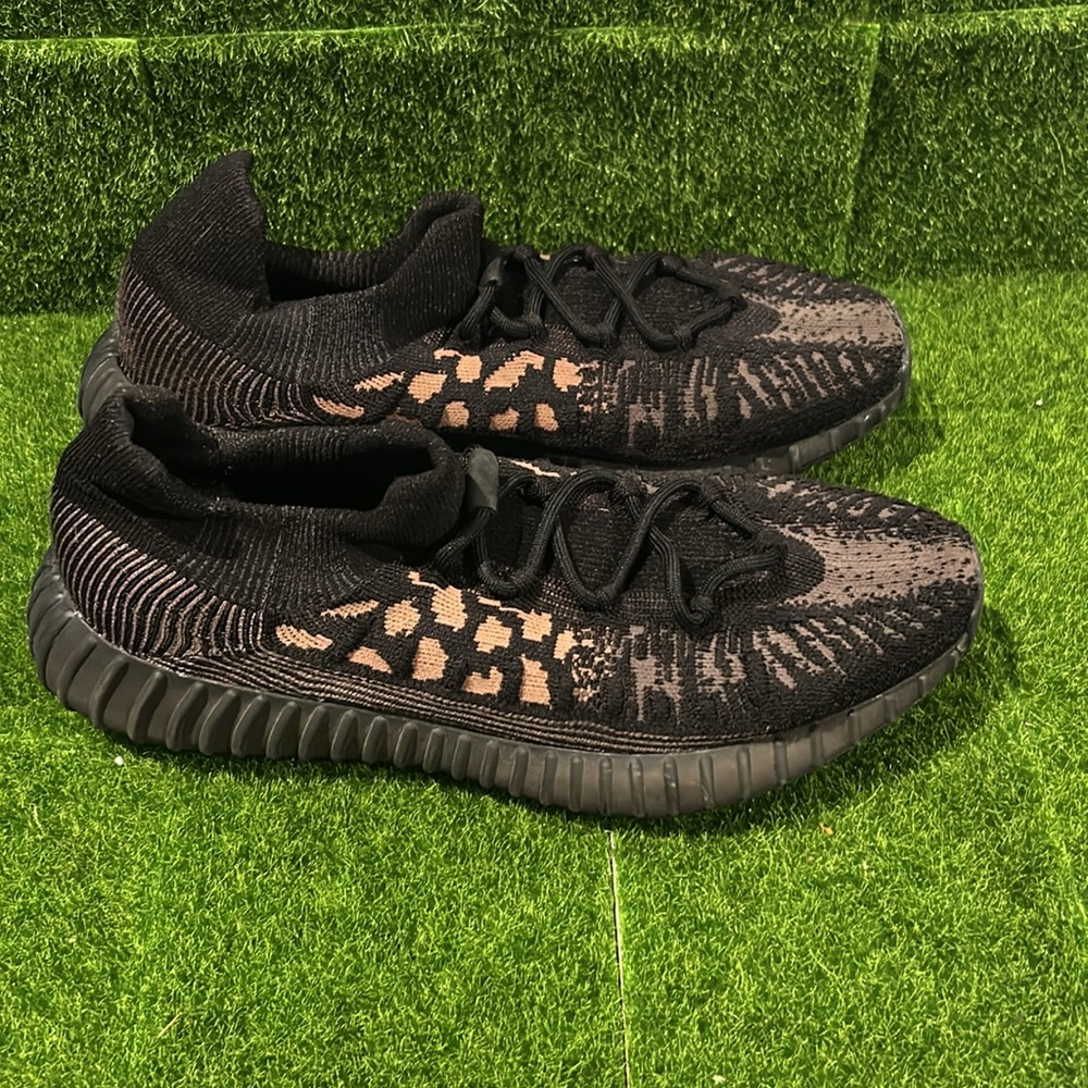 Yeezy - Picture 2 of 4